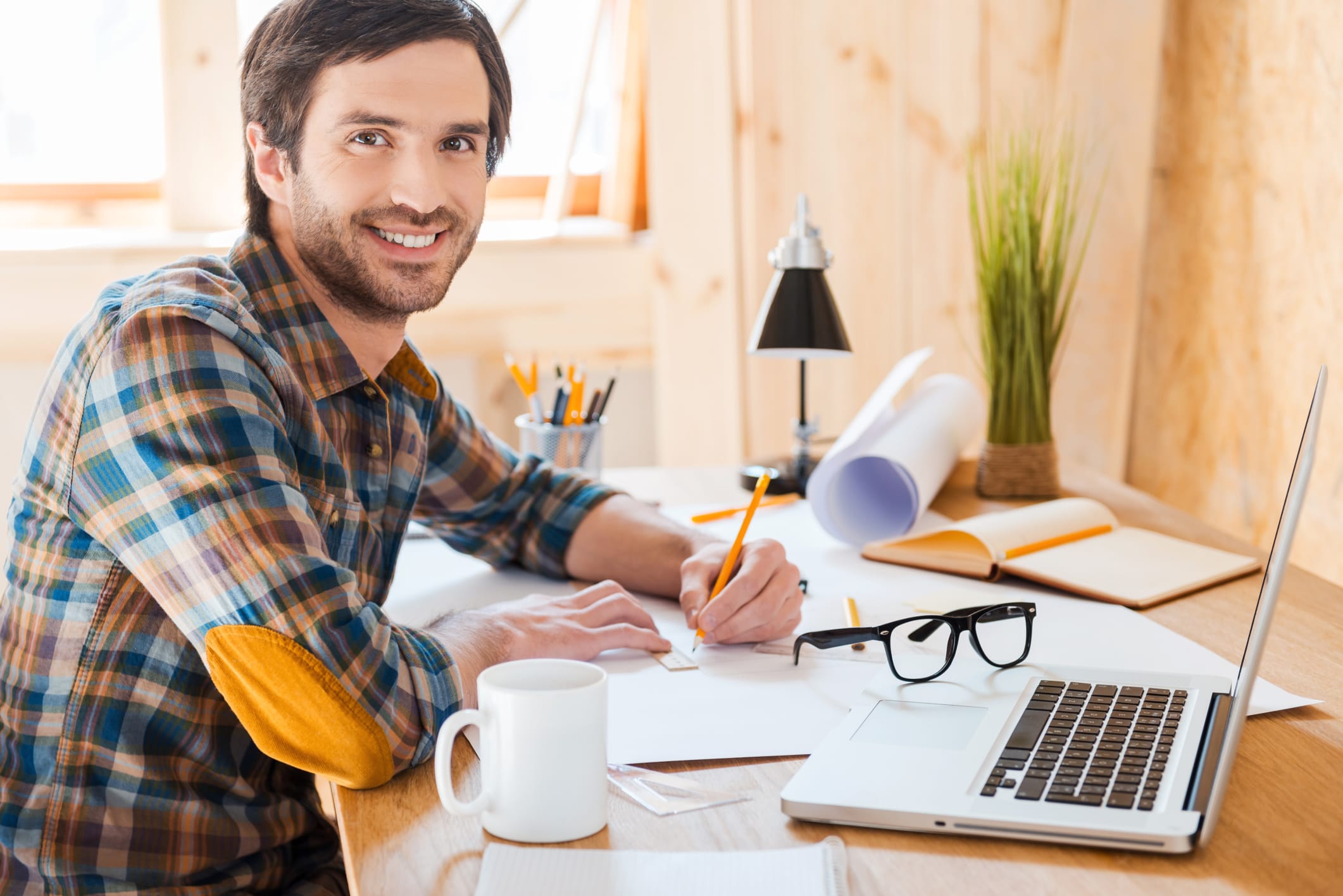 Si no tienes claro como manejar tus redes sociales, lo mejor es que contrates los servicios de un community manager.